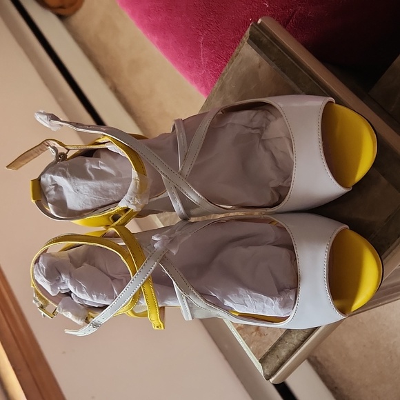 Signature heels - Picture 2 of 3